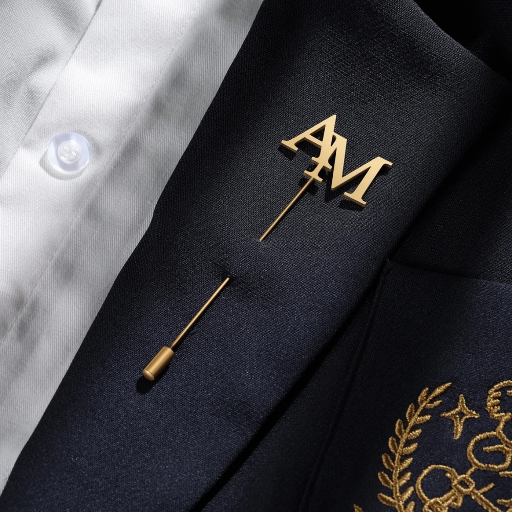 Embroidery Initials - Broche con Iniciales Personalizadas para Hombre,