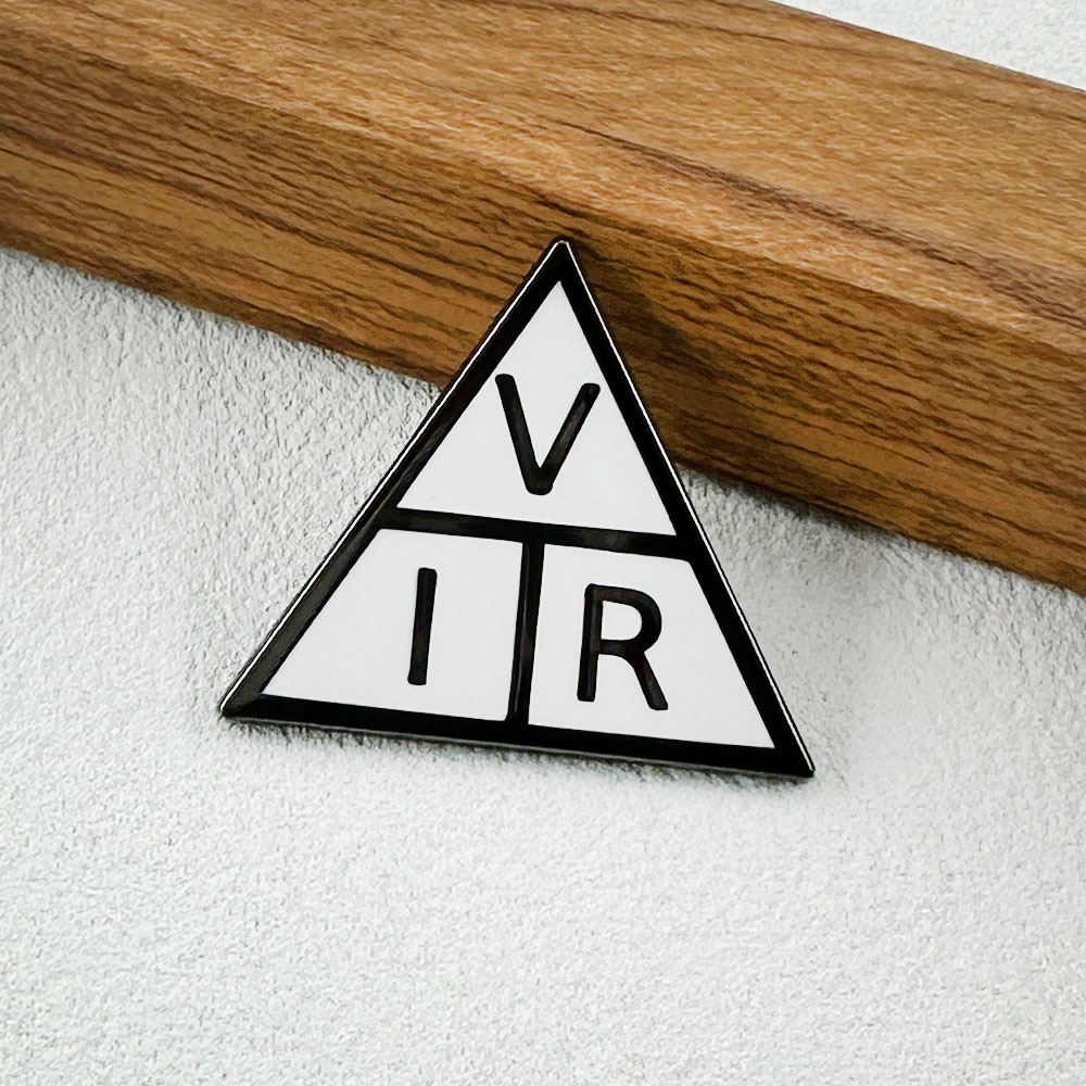 Broche Triangular con la Ley d - Embroidery Initials reseña y precio