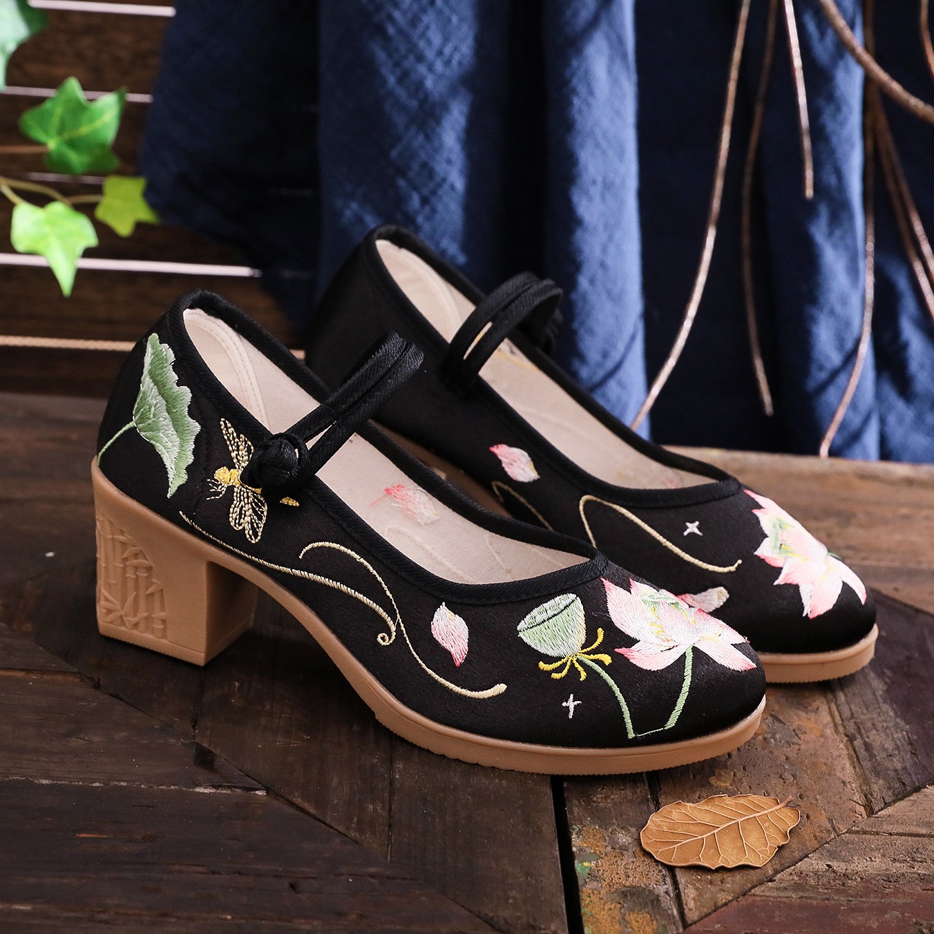 Zapatos de tacón cuadrado alto - Embroidery Abaya reseña y precio